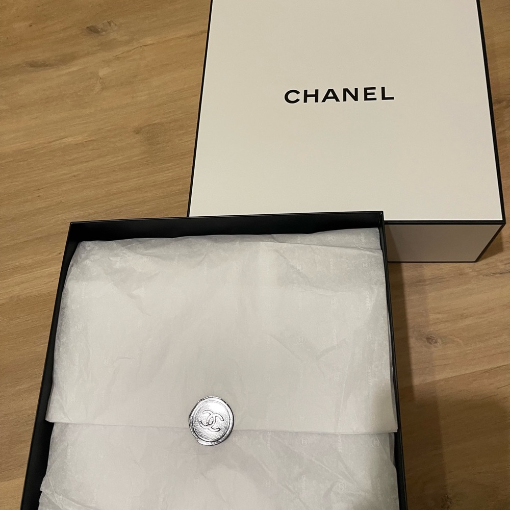 Chanel box plus empty boxes/envelopes/cards - Picture 5 of 7